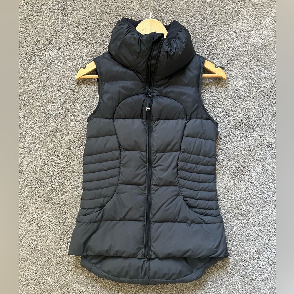 Size: 4 Black Lululemon Vest